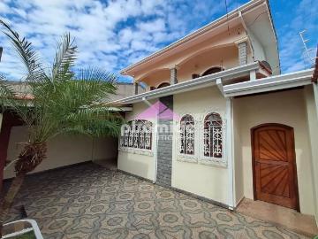 Casa para Venda/Aluguel com 5 quartos, 213 m² por R$ 700.000