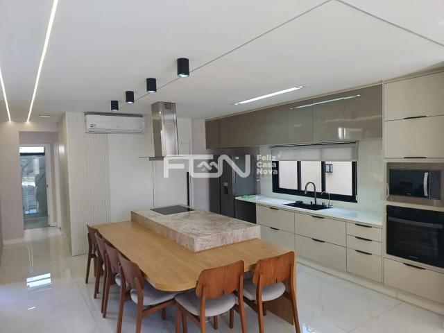 Casa para Venda/Aluguel com 5 quartos, 282 m² por R$ 2.200.000