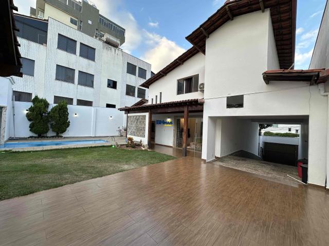 Casa para Venda/Aluguel com 5 quartos, 500 m² por R$ 2.600.000