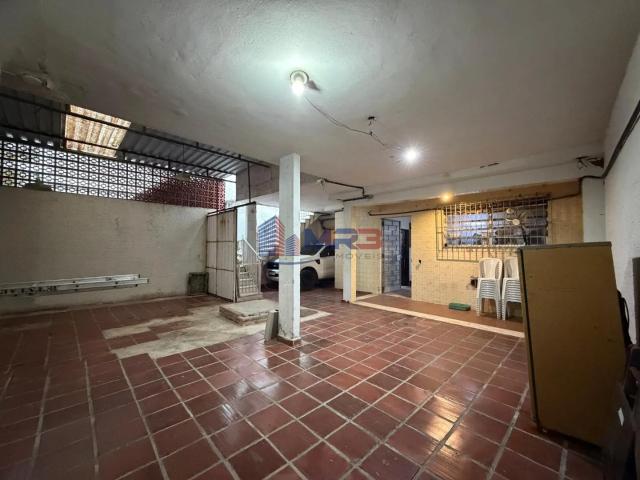 Casa para venda/aluguel com 5 quartos em Taquara com 600m²