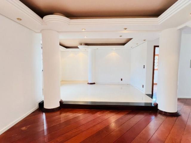Casa para Venda/Aluguel com 7 quartos, 280 m² por R$ 2.500.000