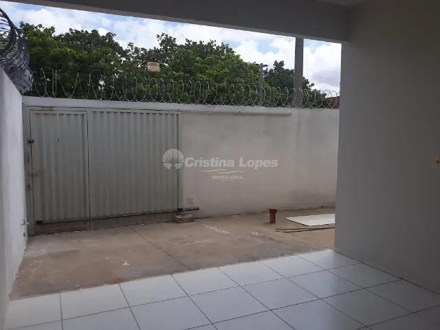 Casa para Venda/Aluguel com 3 quartos, 102 m² por R$ 300.000