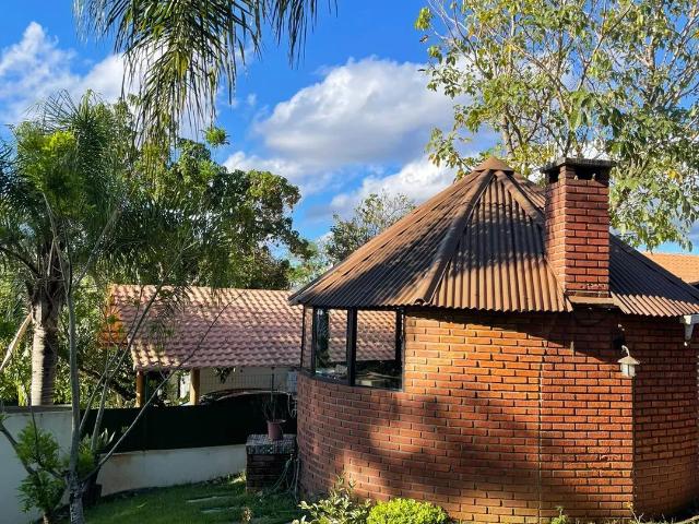 Casa para Venda/Aluguel com 3 quartos, 10 m² por R$ 590.000