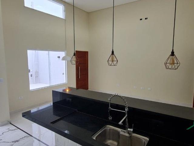 Casa para Venda/Aluguel com 3 quartos, 175 m² por R$ 841.000