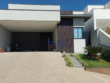Casa para Venda/Aluguel com 3 quartos, 200 m² por R$ 1.390.000