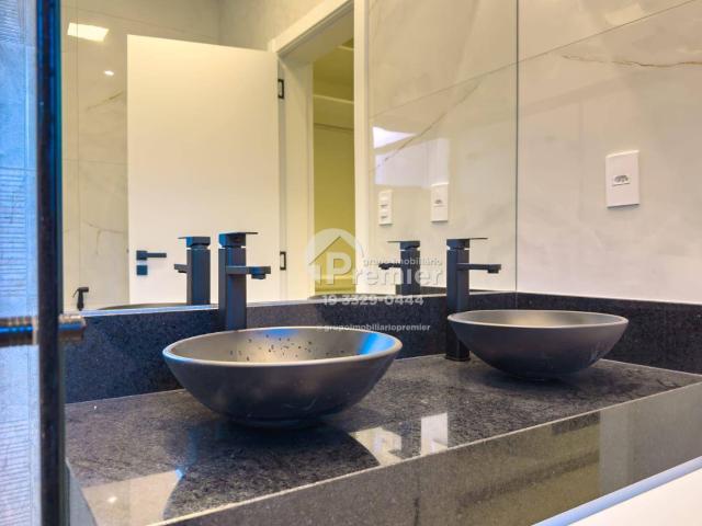 Casa para Venda/Aluguel com 3 quartos, 230 m² por R$ 1.650.000