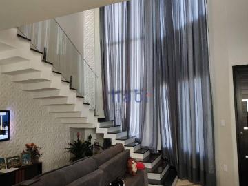 Casa para Venda/Aluguel com 3 quartos, 230 m² por R$ 1.150.000