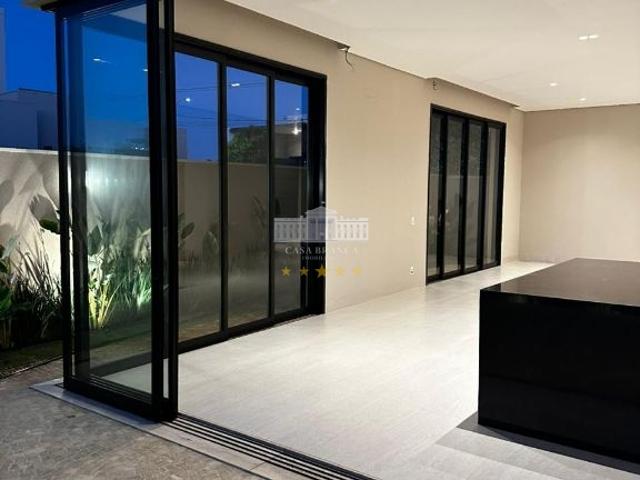 Casa para Venda/Aluguel com 3 quartos, 230 m² por R$ 2.500.000