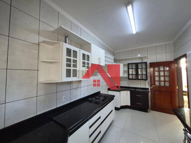 Casa para Venda/Aluguel com 3 quartos, 245 m² por R$ 850.000