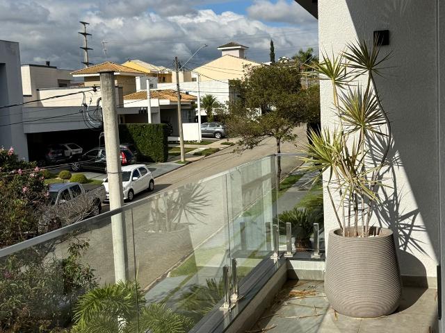 Casa para Venda/Aluguel com 3 quartos, 253 m² por R$ 2.400.000