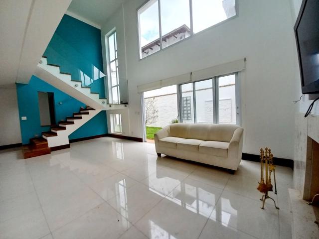 Casa para Venda/Aluguel com 3 quartos, 275 m² por R$ 2.600.000