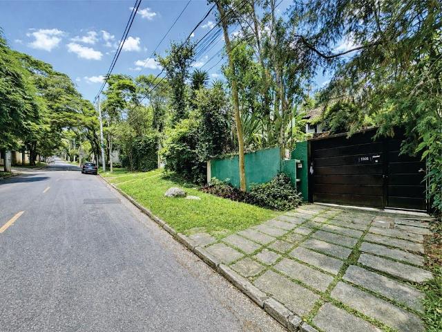 Casa para Venda/Aluguel com 3 quartos, 304 m² por R$ 1.750.000