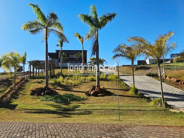 Casa para Venda/Aluguel com 3 quartos, 307 m² por R$ 3.490.000