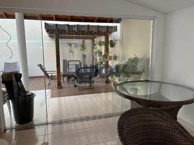 Casa para Venda/Aluguel com 3 quartos, 311 m² por R$ 2.200.000