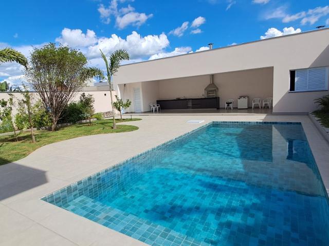 Casa para Venda/Aluguel com 3 quartos, 327 m² por R$ 2.190.000