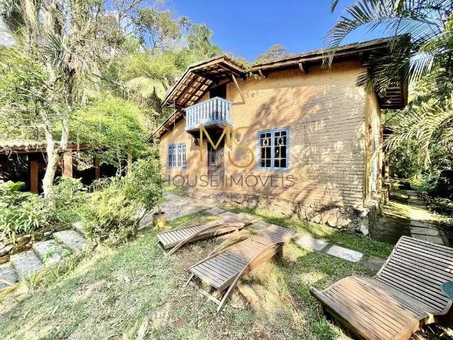 Casa para Venda/Aluguel com 3 quartos, 440 m² por R$ 1.600.000