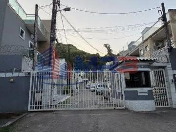 Casa para venda/aluguel com 3 quartos em Taquara com 200m²