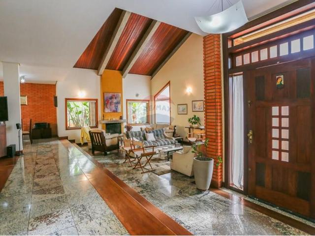 Casa para venda/locação no Parque Campolim 5 dorm. / 3 súites