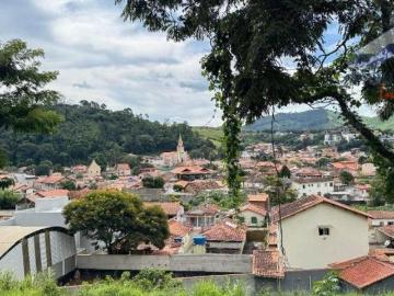 Casa para Veraneio ou Investimento para Pousada | Rodeada pela Natureza – À Venda em Passa Quatro |