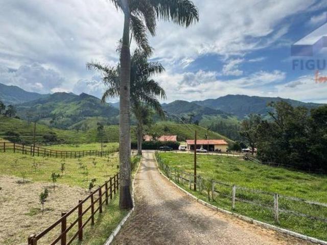 Casa para Veraneio ou Investimento para Pousada | Rodeada pela Natureza – À Venda em Passa Quatro |