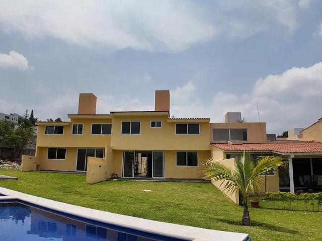 Casa en Paraíso | Residencia Moderna con Doble Altura, 4 Recámaras y Amenidades Tipo Resort