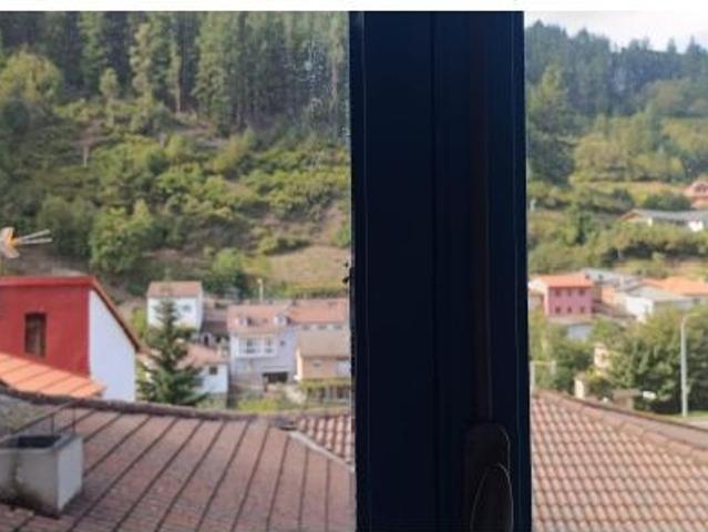 Casa parcialmente reformada con vistas al parador de Corias