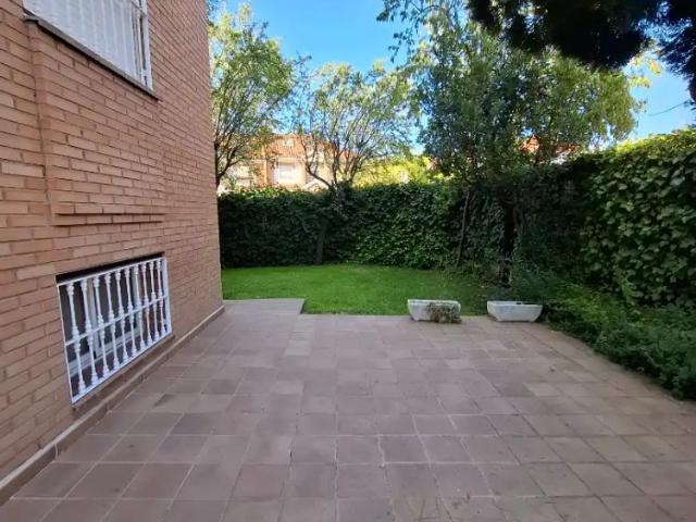 Casa pareada con balcón en alquiler en Calle de Italia