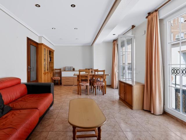 CASA PAREADA CON DOS VIVIENDAS, GARAJE Y TRASTERO CON UNA GRAN TERRAZA EN EXCELENTE UBICACIÓN