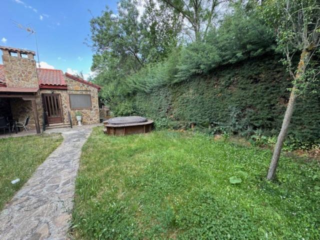 Casa Pareada con jardin
