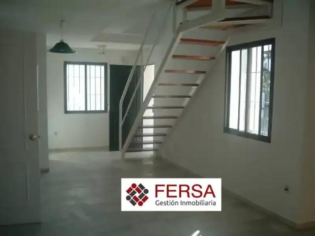 Casa pareada con jardín en alquiler en Vistahermosa Fuentebravía