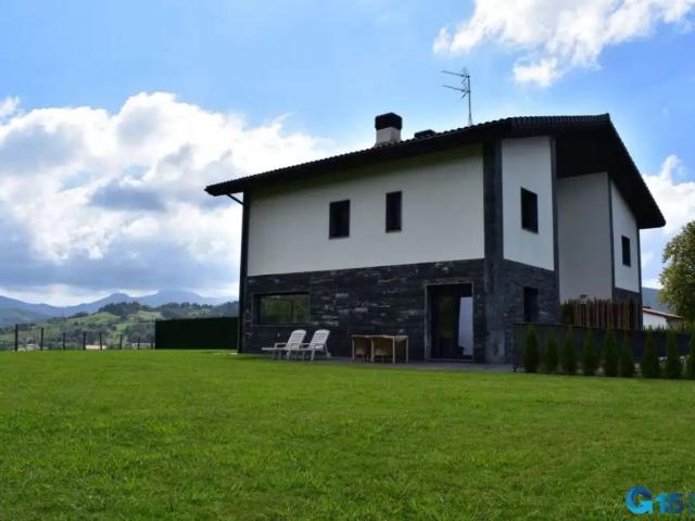 Casa pareada con jardín en alquiler en Kalezar Auzoa