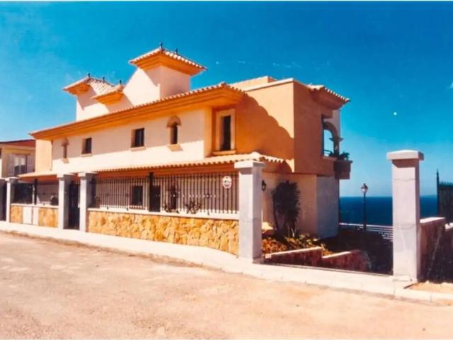 Casa pareada con piscina en alquiler en Calle de Orio 5