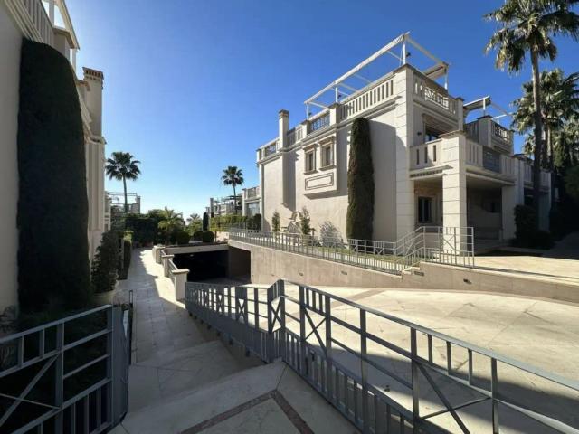 Casa pareada con piscina en alquiler en Milla de Oro