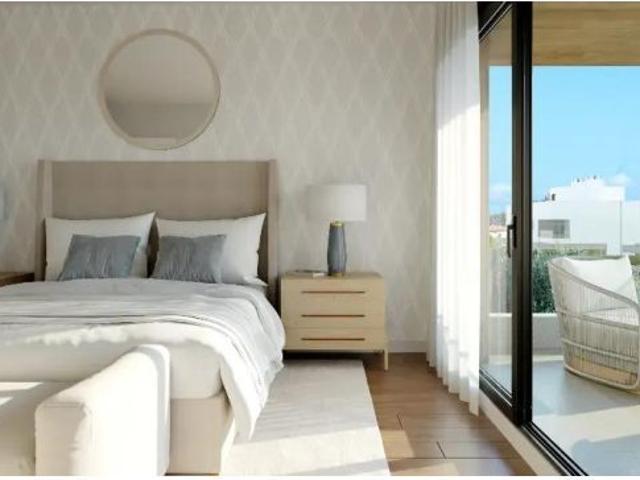 Casa pareada con piscina propia y gran jardín ?