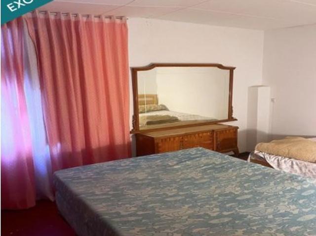 Casa pareada de cuatro dormitorios en pleno centro de Teresa de Cofrentes