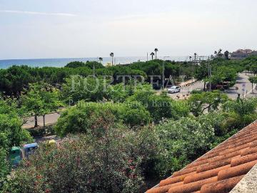 Casa pareada en alquiler en calle, Castelldefels, de 179 m² 4 habitaciones por 5.000