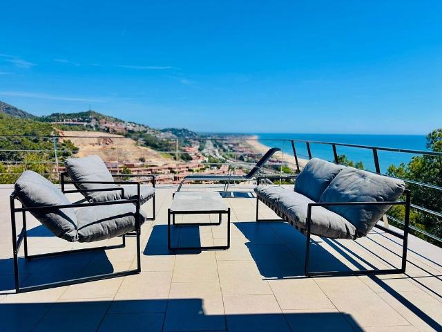Casa pareada en alquiler en calle Cristina Morenes, Sitges, de 164 m² 4 habitaciones por 3.690