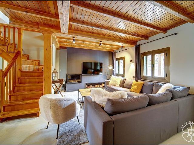 Casa pareada en alquiler en calle Garona, Naut Aran, de 290 m² 7 habitaciones por 38.000