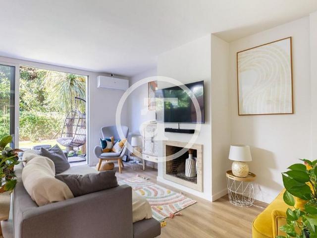 Casa pareada en alquiler en calle D'álvarez, Sant Cugat del Vallès, de 262 m² 3 habitaciones por 3.500
