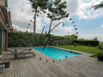 Casa pareada en alquiler en calle De Gaziel, Barcelona, de 500 m² 6 habitaciones por 9.900