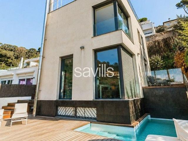 Casa pareada en alquiler en calle De la Font del Mont, Barcelona, de 173 m² 5 habitaciones por 3.950