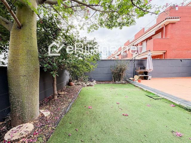 Casa pareada en alquiler en calle De Mileva Maric, Barcelona, de 150 m² 3 habitaciones por 2.650