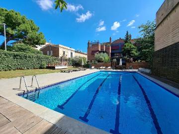 Casa pareada en alquiler en calle De Sant Gaudenci, Barcelona, de 287 m² 6 habitaciones por 4.200