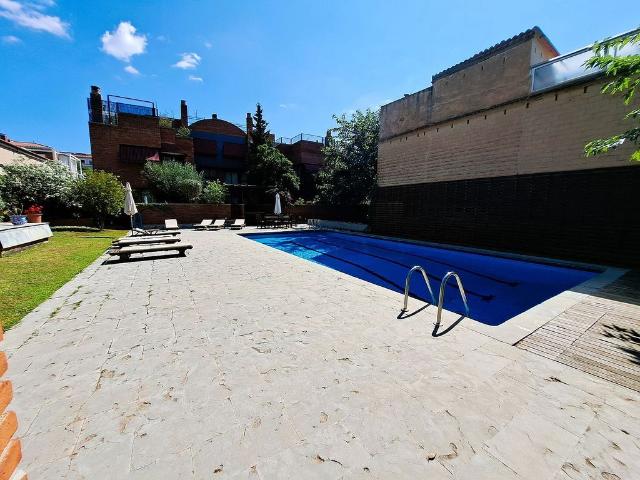 Casa pareada en alquiler en calle De Sant Gaudenci, Barcelona, de 287 m² 6 habitaciones por 4.200