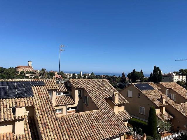 Casa pareada en alquiler en calle Francesc Curet, Tiana, de 245 m² 5 habitaciones por 2.720