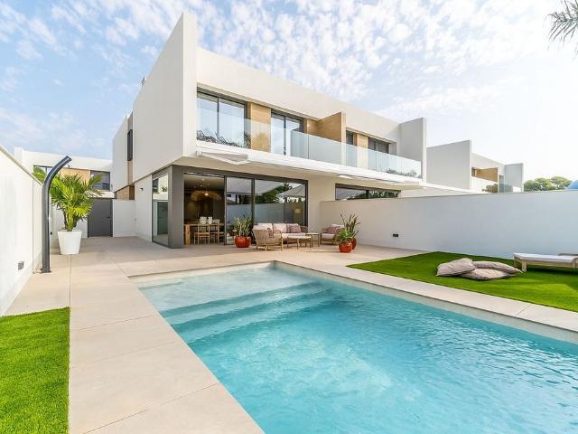 Casa pareada en alquiler en calle Halley, Cambrils, de 180 m² 4 habitaciones por 5.000