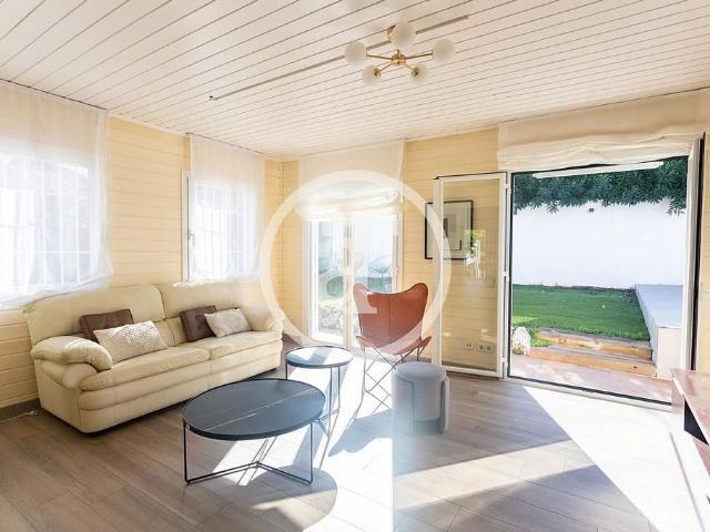 Casa pareada en alquiler en avenida De Madrid, Sant Cugat del Vallès, de 186 m² 3 habitaciones por 3.900