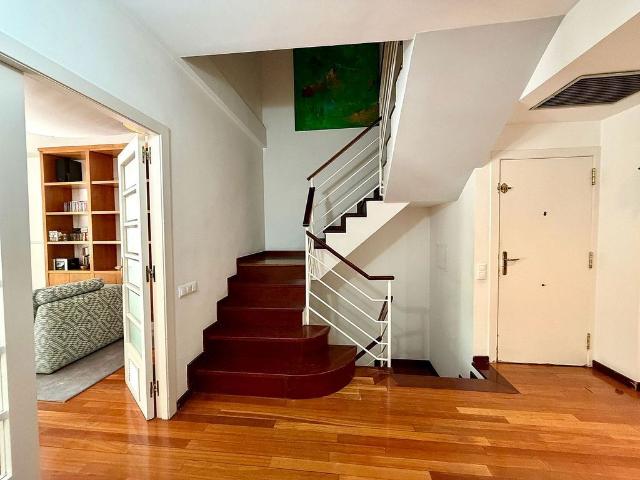 Casa pareada en alquiler en calle De Sant Gaudenci, Barcelona, de 370 m² 5 habitaciones por 4.200