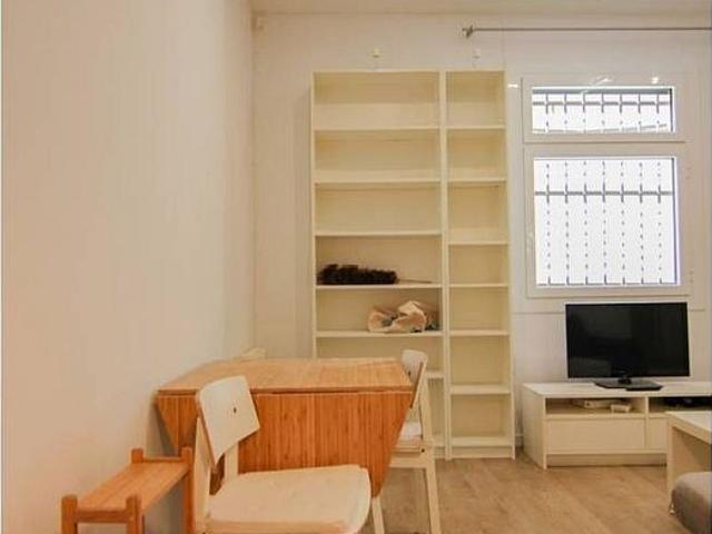 Casa pareada en alquiler en pasaje De Lluïsa Vidal, Barcelona, de 50 m² 2 habitaciones por 1.132