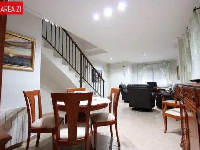 Casa pareada en alquiler en Urb. Maravisa